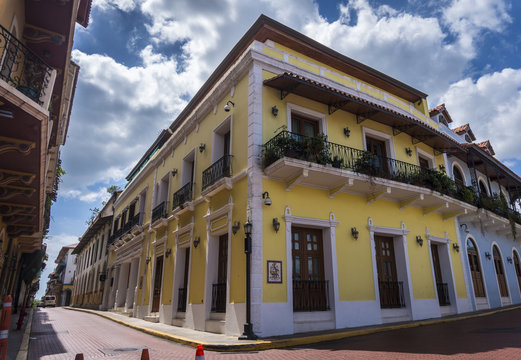 restaurierte kolonial Bauten in Panama (Casco Viejo)