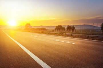 Sunset city road © Lily