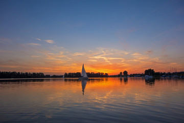 Fototapeta na wymiar Sunrise / sunset at a lake