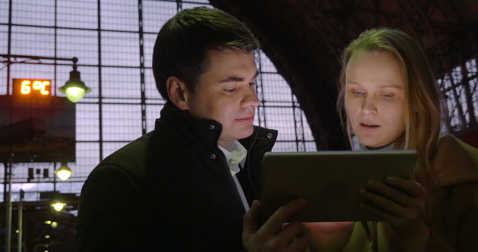 They have business talk using pad at the station