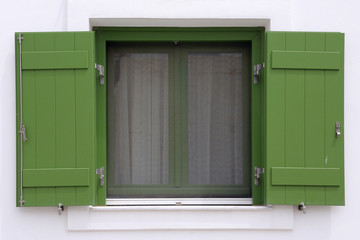 Fenster eines Hauses in Griechenland