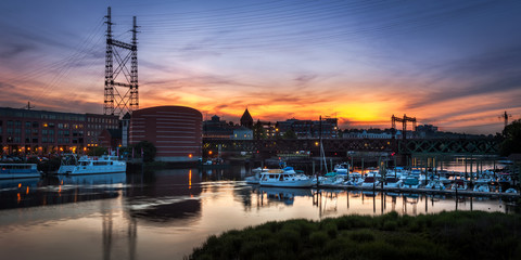 Obraz premium Marina and Train Bridge at Sunset
