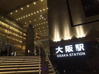 Zelfklevend Fotobehang Treinstation JR大阪駅の夜景