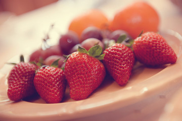 Fruit plate with strawberries, grapes and oranges