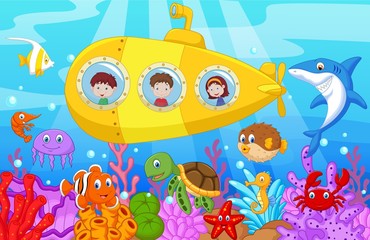 Naklejka premium Happy kids in submarine on the sea