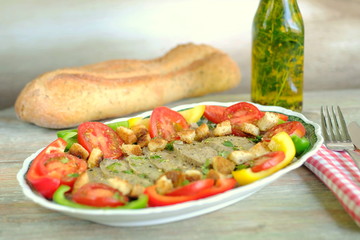 kalter Braten vom Rind mit Sauce Vinaigrette