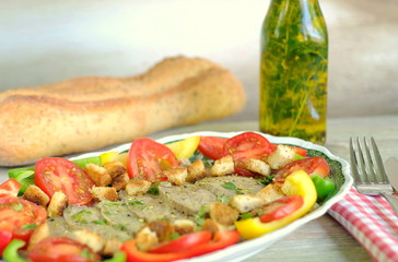 kalter Braten vom Rind mit Sauce Vinaigrette