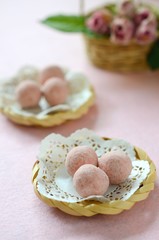 ピンクの薔薇とクッキー