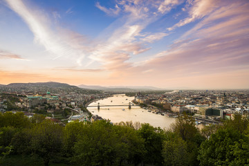 Fototapeta na wymiar Budapest panorama with Danube, Castle, Chain Bridge