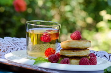 pancakes with raspberries and drink