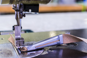 Sewing machine working part with cloth