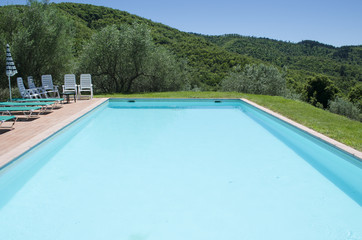 Tuscan farmhouse, relaxing by the pool with a view of nature