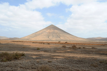 Fototapeta na wymiar La Montaña del Frontón à La Oliva à Fuerteventura
