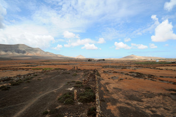 Le Morro de los Rincones et la Montaña de Tindaya à La Oliva