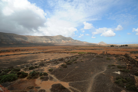 Le Morro de los Rincones et la Montaña de Tindaya à La Oliva