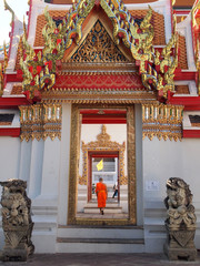 arch door of buddhism temple