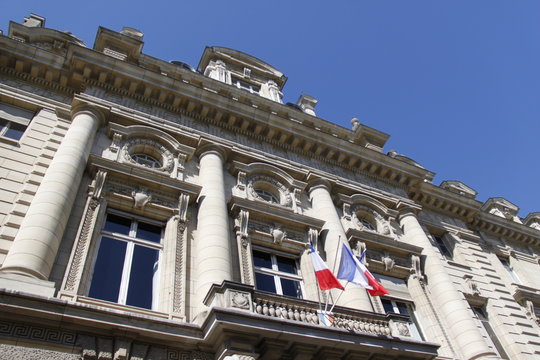 Balcon d'une mairie à Paris