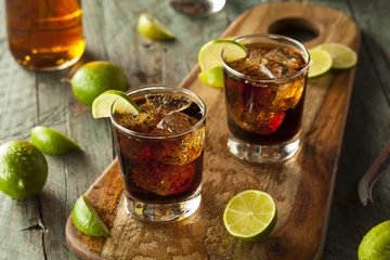 Fotobehang Rum and Cola Cuba Libre © Brent Hofacker