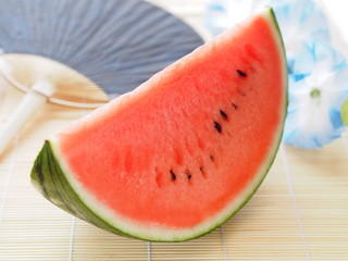 すいかと団扇