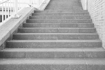 Photo sur Plexiglas Escaliers Longs escaliers extérieurs en béton au parc public.