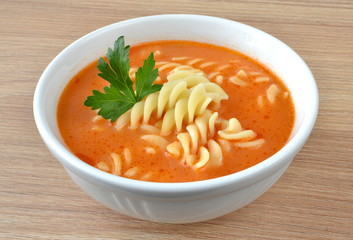 zupa pomidorowa z makaronem
