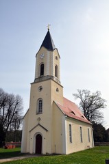 Fototapeta na wymiar Kirche in Cavertitz