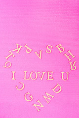 アルファベットでlove ピンクの背景