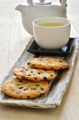 黒豆煎餅と緑茶
