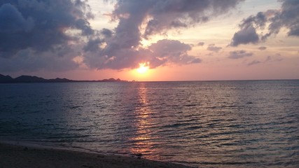 海と夕陽