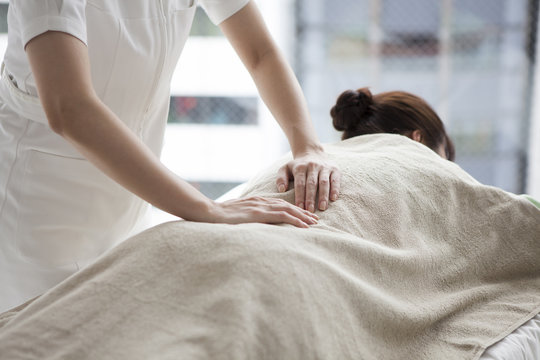 Women receiving the waist of massage