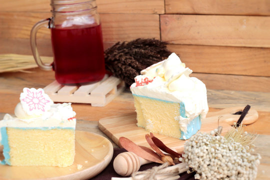 White cream cake delicious and drink red water mix soda