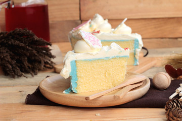 Obraz na płótnie Canvas White cream cake delicious on wood background