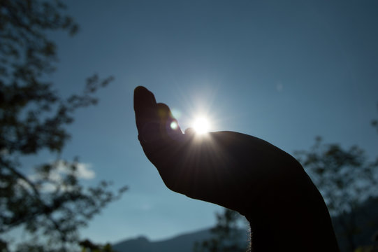 Luce tra le mani