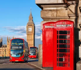 Papier Peint photo Lavable Bus rouge de Londres Londres avec des bus rouges contre Big Ben en Angleterre, Royaume-Uni