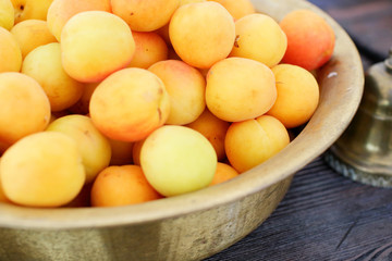 dish with fresh apricots close-up