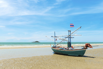Fototapeta na wymiar Hua- Hin beach and ship, is famous, Thailand.