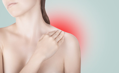 Obraz premium Infiammazione spalla schiena di donna