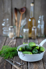 Gurken vorbereiten zum Einlegen