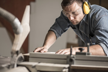 Joiner using measuring machine