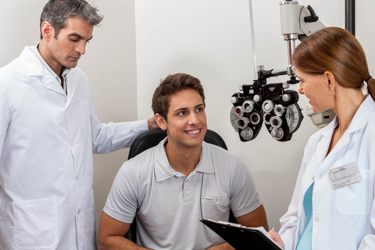 Doctors explaining the results