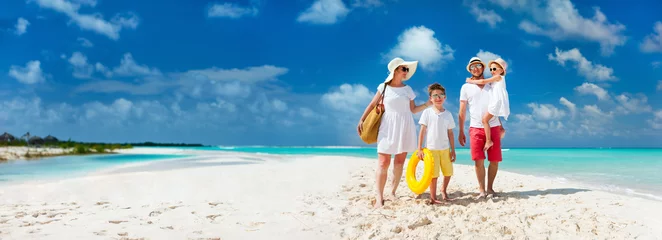 Fototapeten Family on a tropical beach vacation © BlueOrange Studio