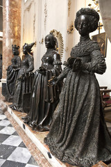 Naklejka premium Statuen der Hofkirche Innsbruck