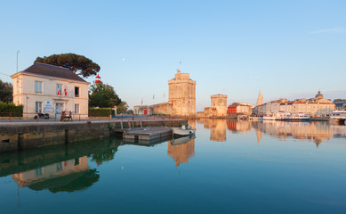 Port de la Rochelle au lever du jour