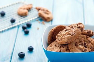 Schokoladenkekse mit Blaubeeren