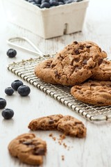 Schokoladenkekse mit Blaubeeren