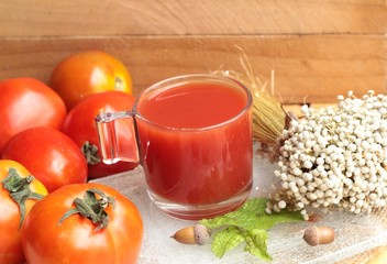 Tomato juice and fresh tomatoes