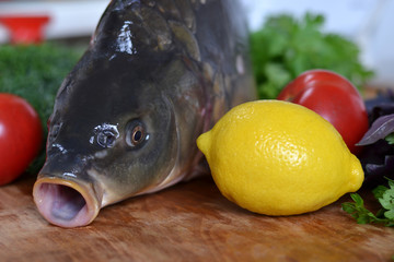 Рыба свежая с овощами и зеленью