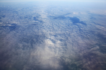 view from the bird's-eye view of the airplane window at the horizon and clouds