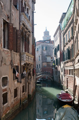 ein kanal in venedig