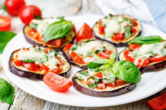 pizza eggplant with tomatoes and Basil